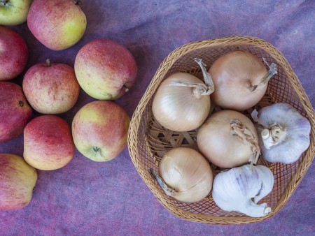 Unveiling the Ultimate Secret: Harness the Power of Garlic and Apple Combination for Remarkable Benefits!