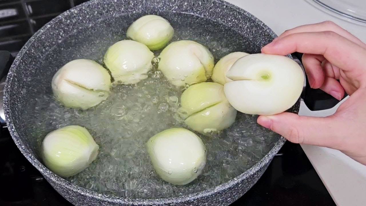 The Simple Delight of Onions in Boiling Water: A Dinner Staple