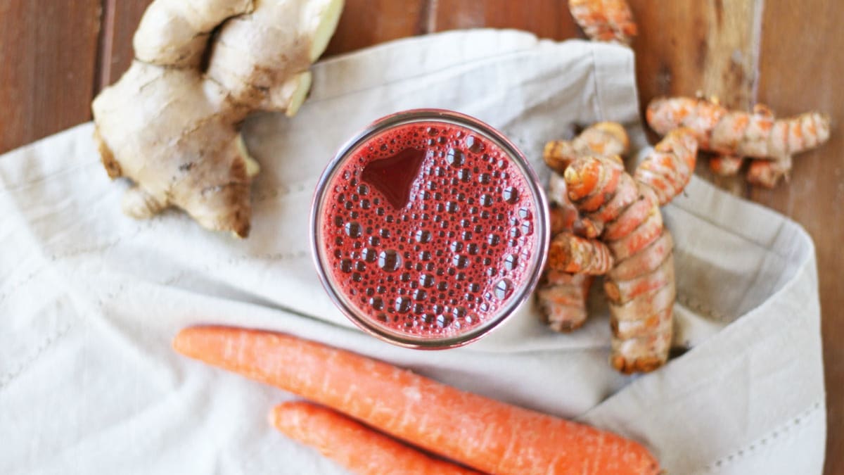 Rejuvenate Your Body and Skin with Homemade Carrot and Orange Juice!