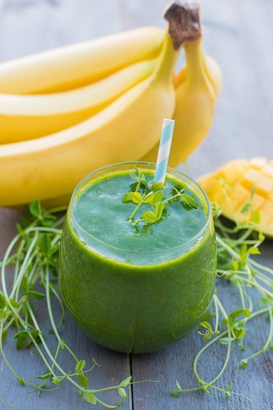 Glowing Green Smoothie: Your Path to Radiant Skin and Lustrous Hair