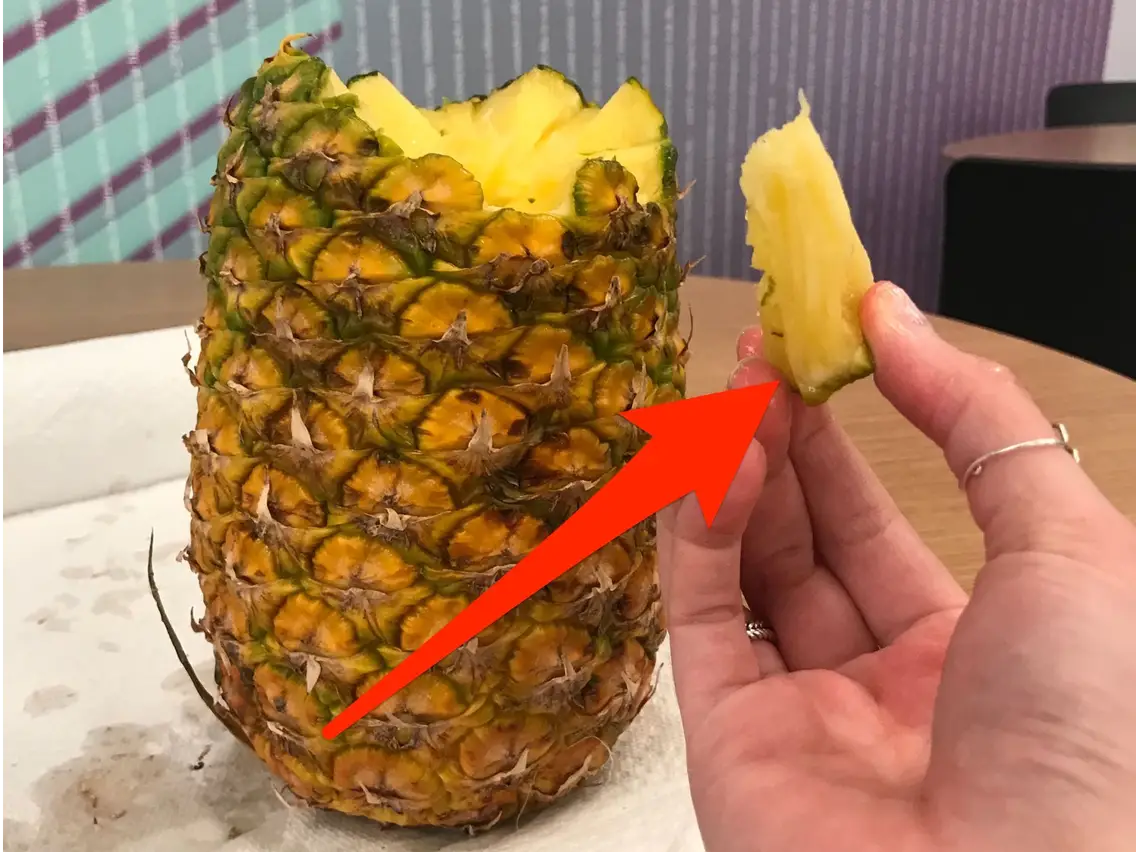 Easy Pineapple Eating: A Knife-Free Hack for Enjoying This Tropical Treat