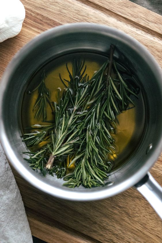 DIY Rosemary Infused Olive Oil: A Flavorful and Versatile Kitchen Staple